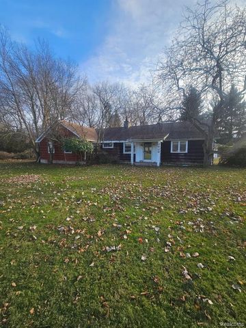 2626 Forest Road, Lansing, MI 48910