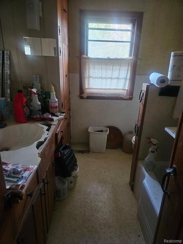 2626 Forest Road, Lansing, MI 48910