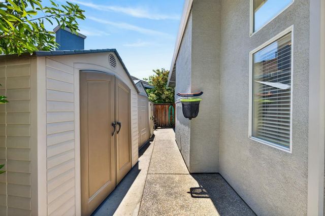 3301 Turnbuckle Cir, Elk Grove, CA 95758