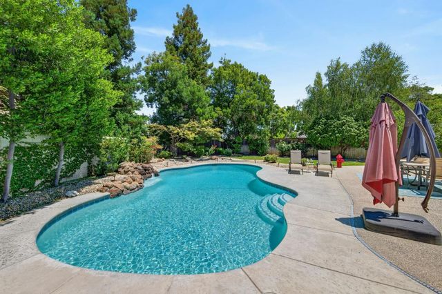 3301 Turnbuckle Cir, Elk Grove, CA 95758