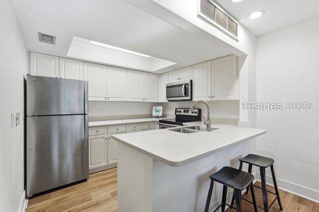 2 Lighthouse Ln Apt 830, Hilton Head Island, SC 29928