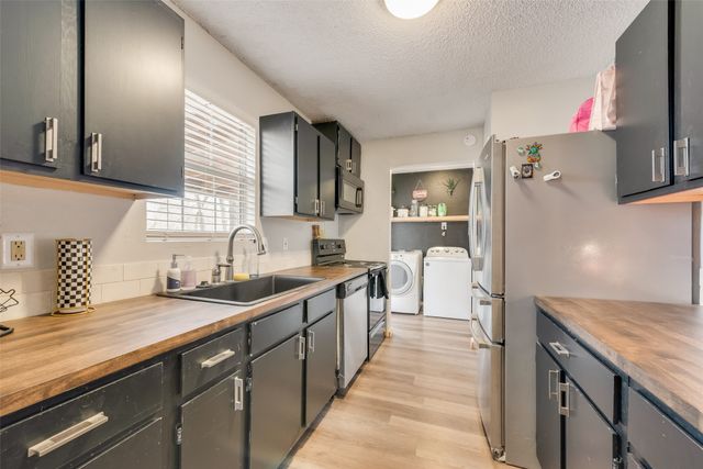 222 Meadow Lake Drive, Gun Barrel City, TX 75156