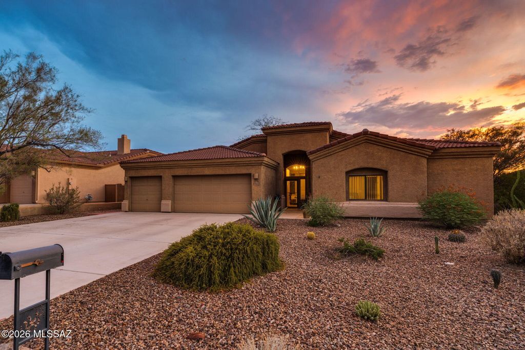 Image 1 of property listing at 7865 N Via Laguna Niguel, Tucson, AZ 85743