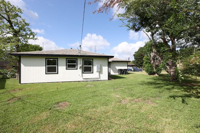9015 Vinearbor Street, Houston, TX 77033