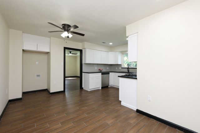9015 Vinearbor Street, Houston, TX 77033