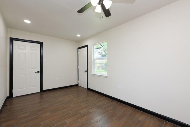 9015 Vinearbor Street, Houston, TX 77033