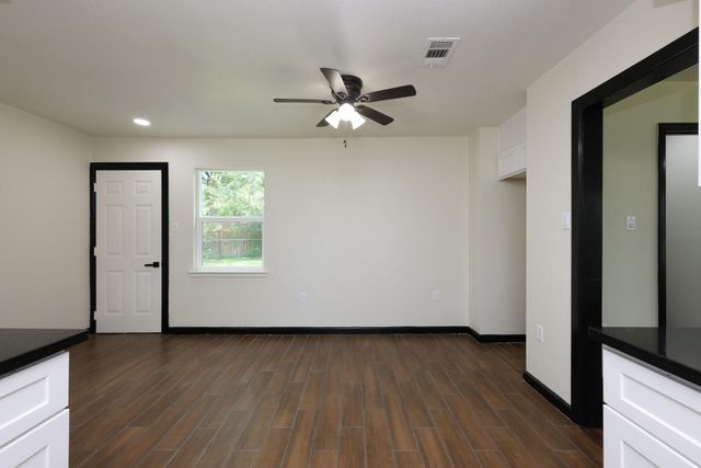 9015 Vinearbor Street, Houston, TX 77033