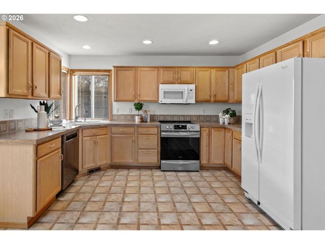 1492 Se 49TH Ct, Hillsboro, OR 97123