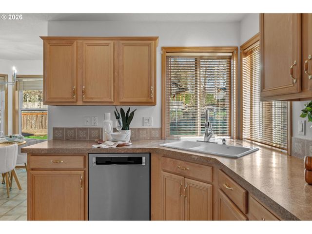 1492 Se 49TH Ct, Hillsboro, OR 97123