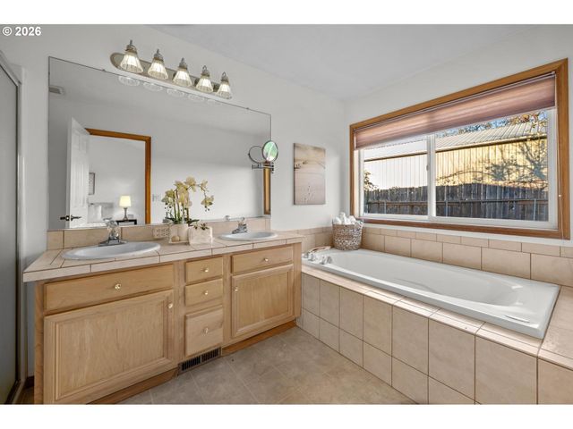 1492 Se 49TH Ct, Hillsboro, OR 97123