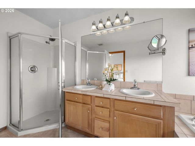 1492 Se 49TH Ct, Hillsboro, OR 97123