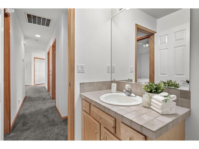 1492 Se 49TH Ct, Hillsboro, OR 97123