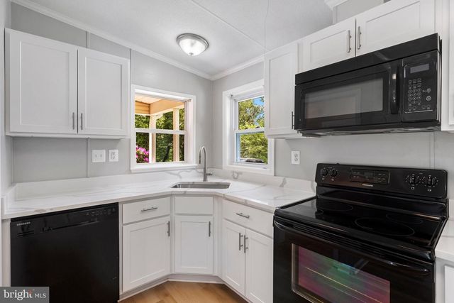276 WALNUT HILL DR, Harpers Ferry, WV 25425
