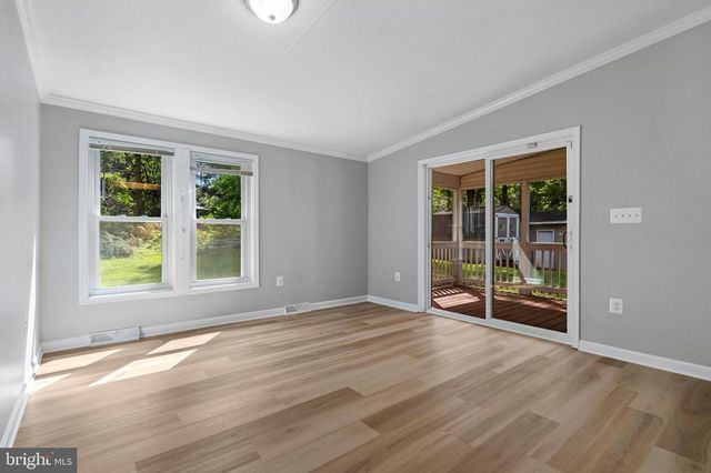 276 WALNUT HILL DR, Harpers Ferry, WV 25425