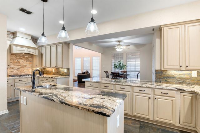 1937 Bear Run Drive, Grapevine, TX 76051