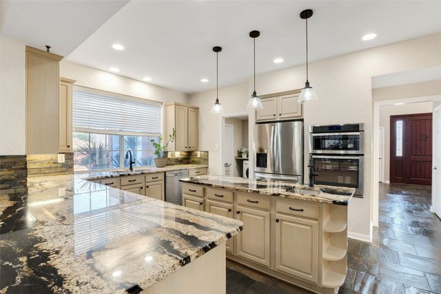 1937 Bear Run Drive, Grapevine, TX 76051