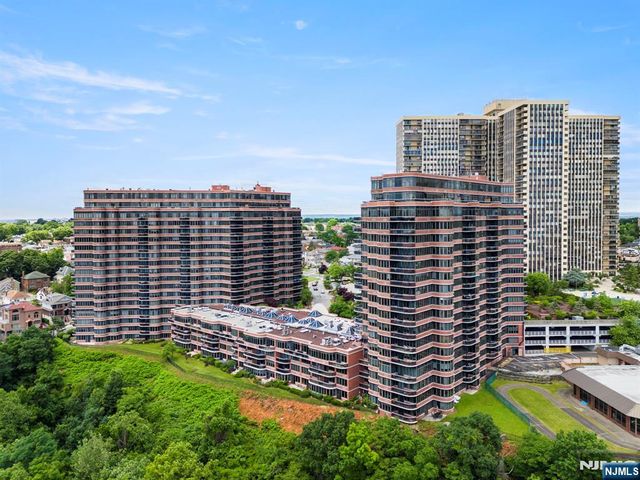 100 Carlyle Drive VILLA P- 6, Cliffside Park, NJ 07010