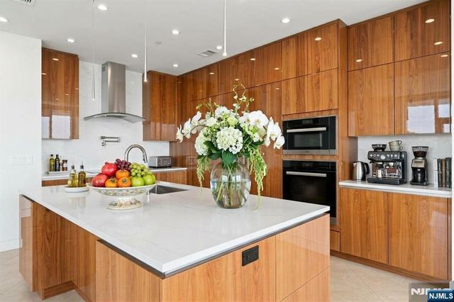 100 Carlyle Drive VILLA P- 6, Cliffside Park, NJ 07010