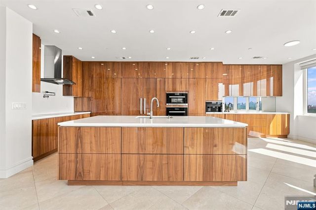 100 Carlyle Drive VILLA P- 6, Cliffside Park, NJ 07010