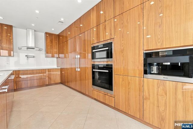 100 Carlyle Drive VILLA P- 6, Cliffside Park, NJ 07010
