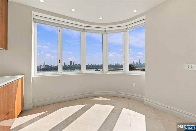 100 Carlyle Drive VILLA P- 6, Cliffside Park, NJ 07010
