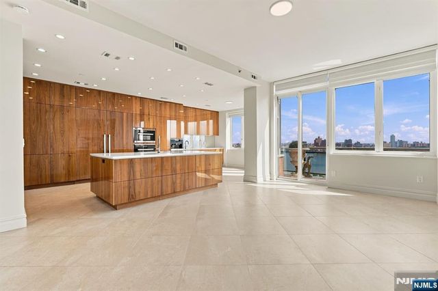 100 Carlyle Drive VILLA P- 6, Cliffside Park, NJ 07010