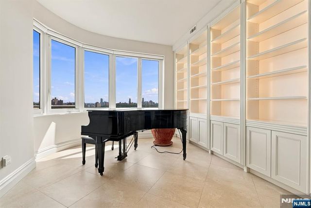 100 Carlyle Drive VILLA P- 6, Cliffside Park, NJ 07010