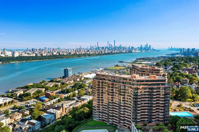 100 Carlyle Drive VILLA P- 6, Cliffside Park, NJ 07010