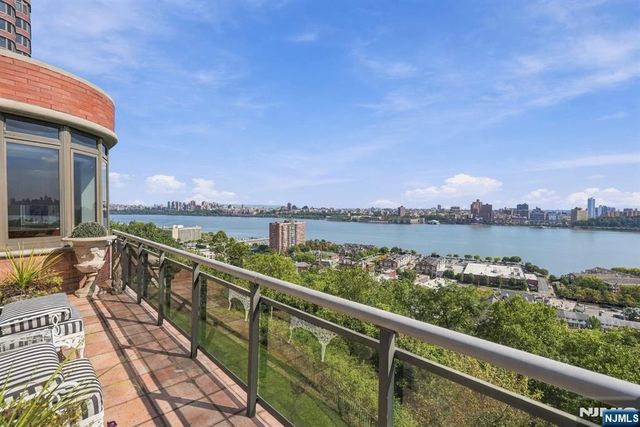 100 Carlyle Drive VILLA P- 6, Cliffside Park, NJ 07010