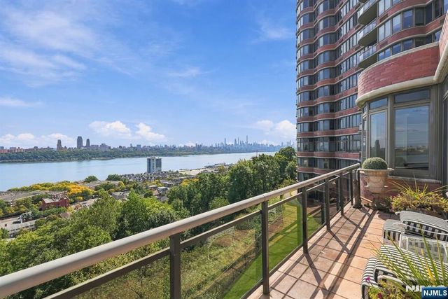 100 Carlyle Drive VILLA P- 6, Cliffside Park, NJ 07010