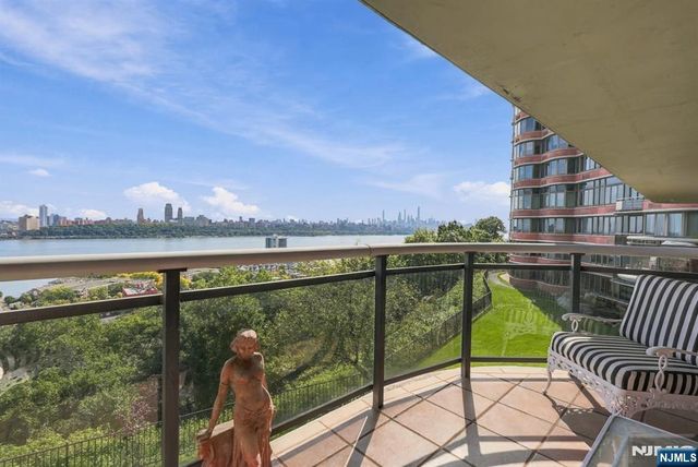 100 Carlyle Drive VILLA P- 6, Cliffside Park, NJ 07010