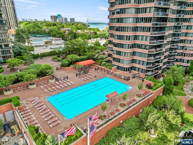 100 Carlyle Drive VILLA P- 6, Cliffside Park, NJ 07010