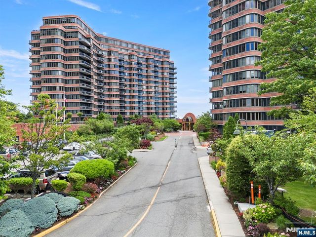 100 Carlyle Drive VILLA P- 6, Cliffside Park, NJ 07010