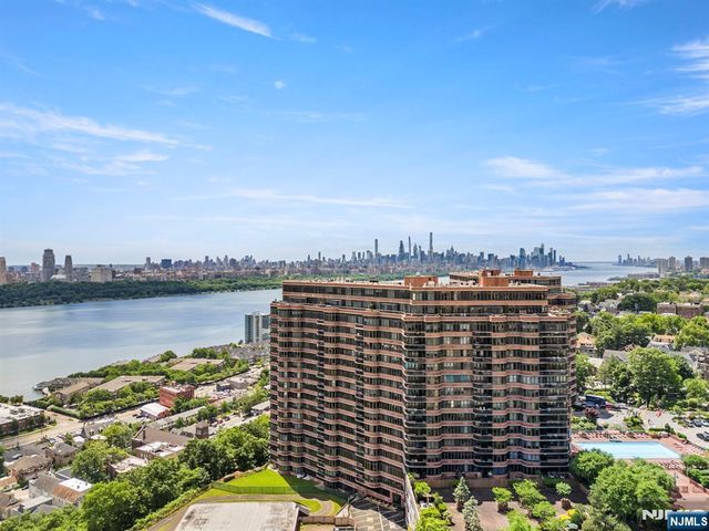 100 Carlyle Drive VILLA P- 6, Cliffside Park, NJ 07010