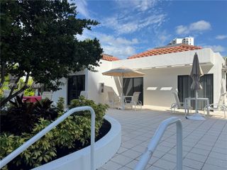 20281 E Country Club Dr CAB19, Aventura, FL 33180