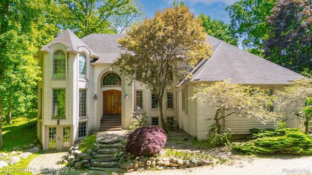 2855 Cranbrook Ridge Court, Oakland Charter Township, MI 48306