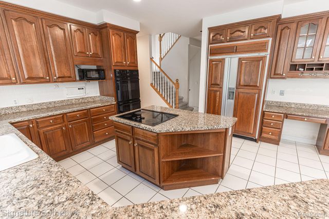 2855 Cranbrook Ridge Court, Oakland Charter Township, MI 48306
