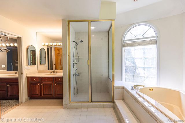 2855 Cranbrook Ridge Court, Oakland Charter Township, MI 48306