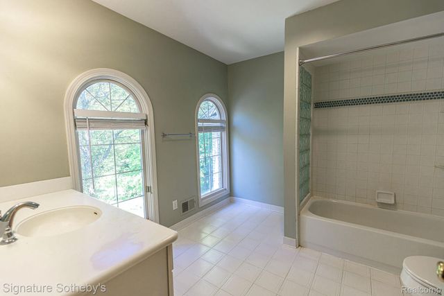 2855 Cranbrook Ridge Court, Oakland Charter Township, MI 48306