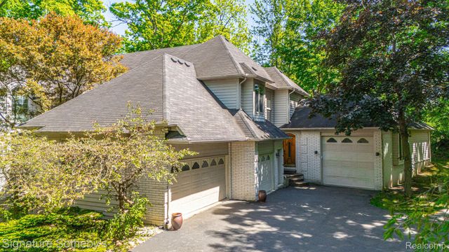 2855 Cranbrook Ridge Court, Oakland Charter Township, MI 48306