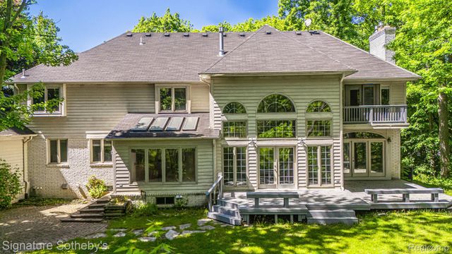 2855 Cranbrook Ridge Court, Oakland Charter Township, MI 48306