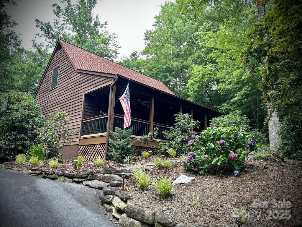 1952 Davis Mountain Road, Hendersonville, NC 28739