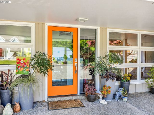 361 HILLTOP Dr, Seaside, OR 97138