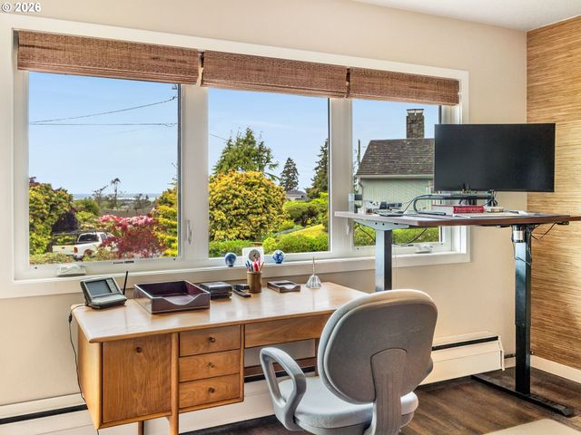 361 HILLTOP Dr, Seaside, OR 97138
