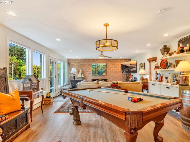 361 HILLTOP Dr, Seaside, OR 97138