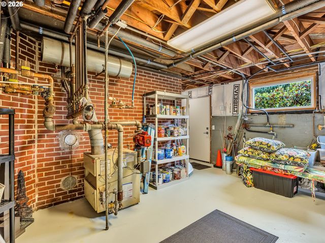 361 HILLTOP Dr, Seaside, OR 97138