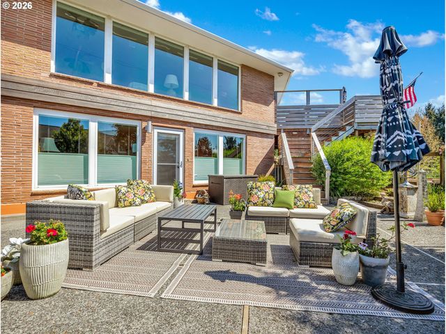 361 HILLTOP Dr, Seaside, OR 97138