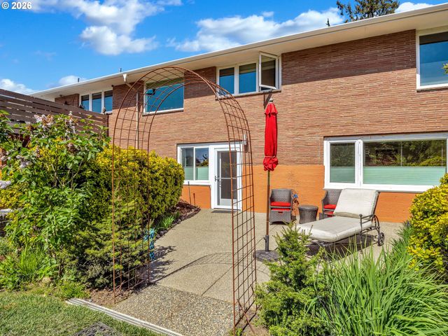 361 HILLTOP Dr, Seaside, OR 97138