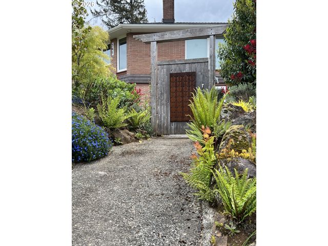 361 HILLTOP Dr, Seaside, OR 97138