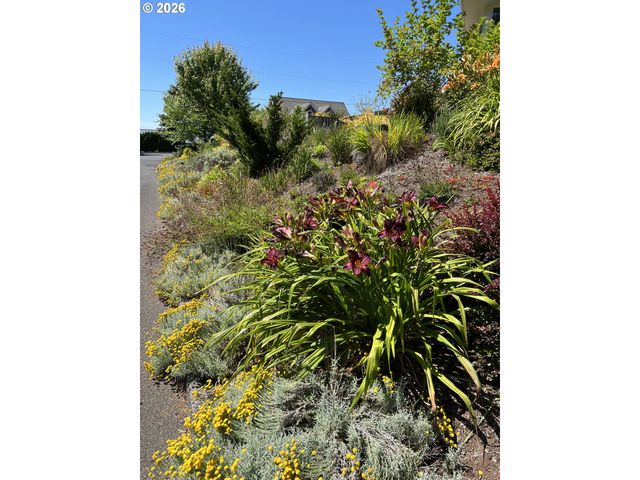361 HILLTOP Dr, Seaside, OR 97138